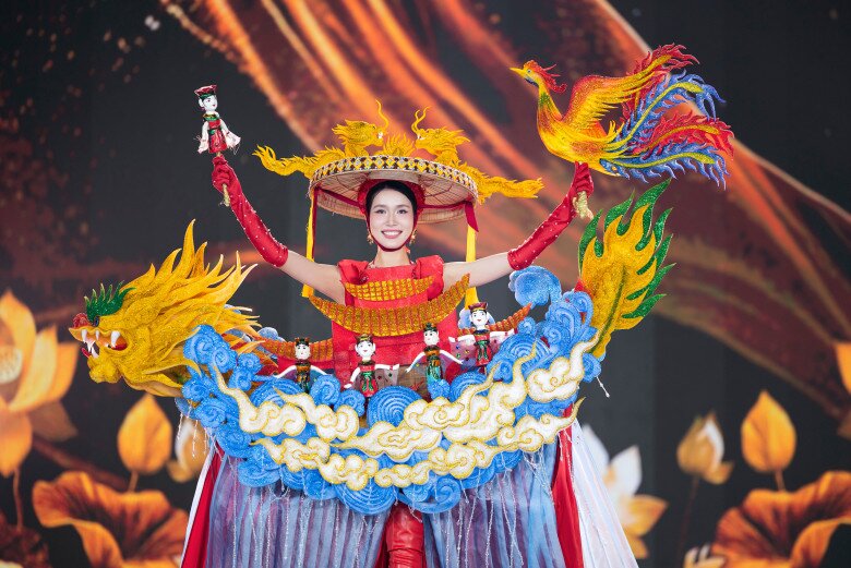 Á hậu Phương Anh.