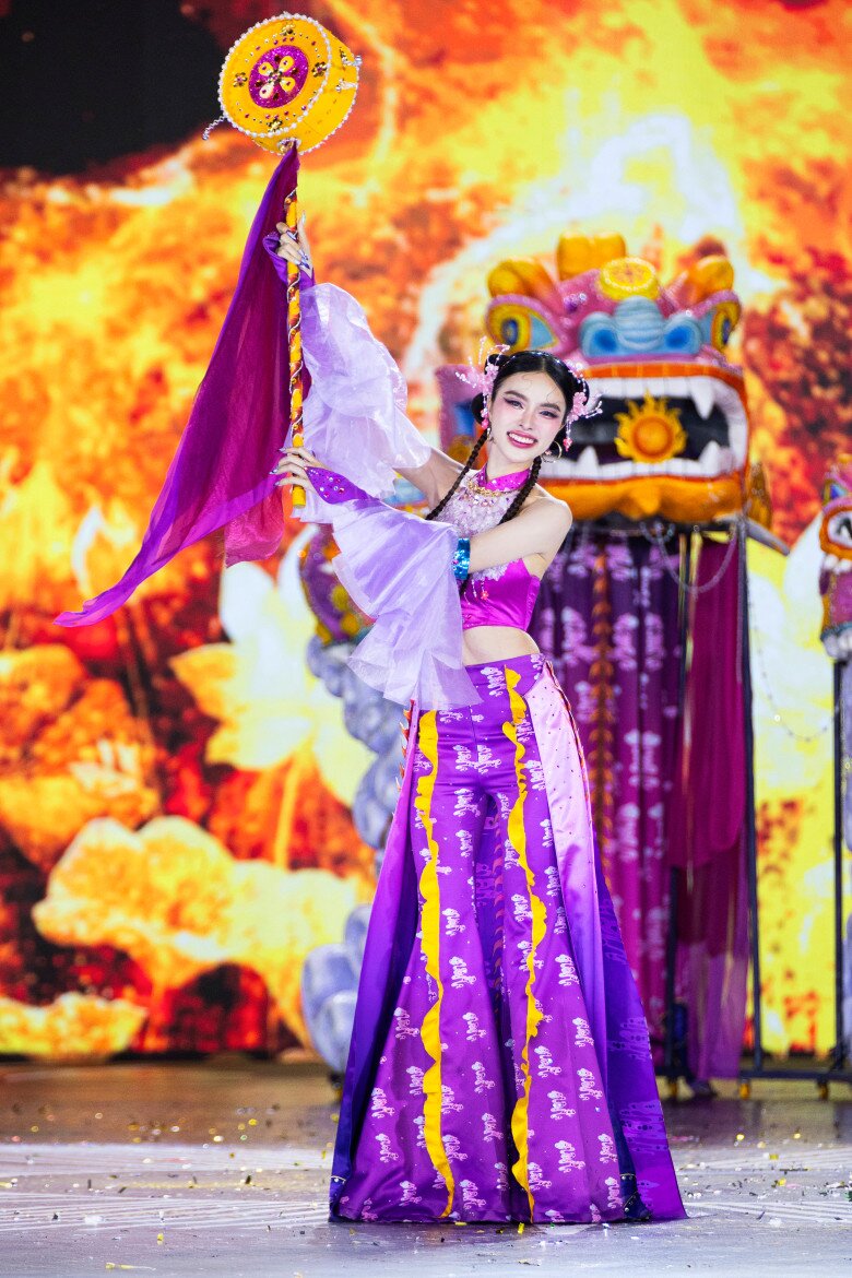Á hậu Hạnh Nguyên.