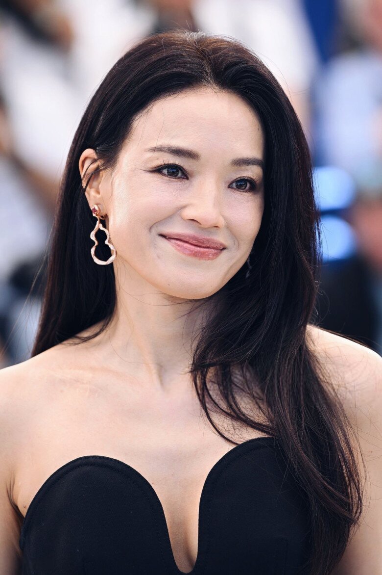 Kem dưỡng collagen chiết xuất từ nọc rắn và ốc sen là bảo bối được Thư Kỳ duy trì sử dụng suốt nhiều năm.