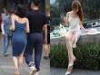 Vô tư diện mốt "Can Lộ Lộ" xuống phố, hội gái xinh hớ hênh cả phụ tùng khiến người đi đường chỉ biết cau mày