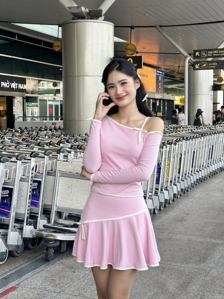 Thương hiệu thời trang vừa ra mắt của Lương Thuỳ Linh bị chê tơi tả: Giá bán trên trời, chất liệu amp;#34;thun tămamp;#34; là gì mà gây tranh cãi? - 8