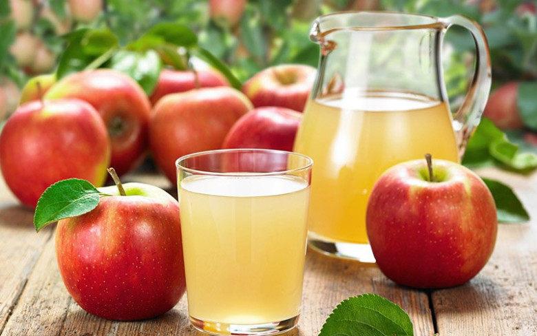 Uống đều đặn nước ép táo không chỉ giúp da sáng mịn, chậm lão hoá mà còn tăng cường trí nhớ, ngừa loãng xương cho phái đẹp U40–U60.