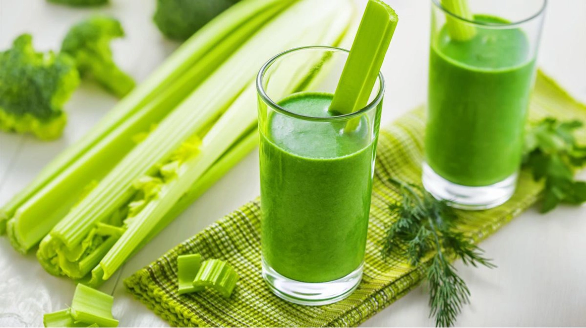 Thời điểm thích hợp nhất để uống nước ép cần tây là vào buổi sáng, khi bụng còn rỗng, giúp cơ thể hấp thu tối đa dưỡng chất, tăng hiệu quả thanh lọc và giảm cân. Ngoài ra, có thể uống trước bữa ăn 30 phút để hỗ trợ tiêu hóa và kiểm soát cân nặng.