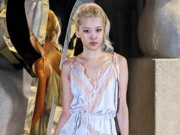 Rosé (Blackpink) bị chê khi diện mốt đồ ngủ dự show