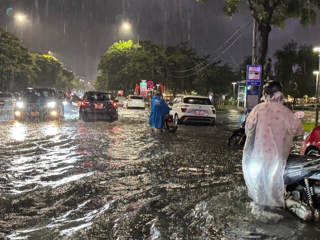 Người đàn ông bị nước cuốn trôi ở Đà Nẵng sau mưa lớn