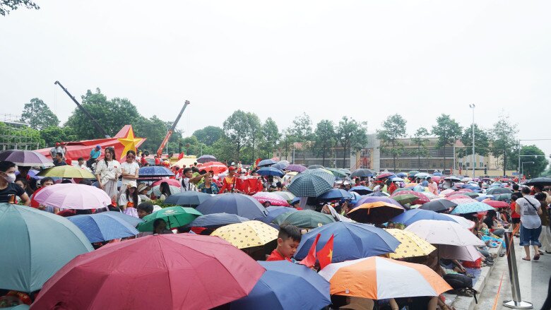 img srchttps://cdn.eva.vn/upload/3-2025/images/phuongld/hop-luyen-le10-1755772120-304-width780height440.jpg /