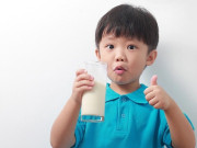 Sức khỏe - Điểm mặt các căn bệnh mùa hè thường gặp, bật mí "lá chắn" miễn dịch giúp bảo vệ trẻ, không lo ốm vặt
