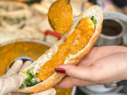 Sức khỏe - Bánh mì gạch cua đang gây sốt mạng xã hội: Nhiều người lo lắng khi ăn nhưng chuyên gia khẳng định điều ngược lại