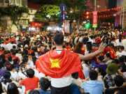 Tin tức - Không khí náo nhiệt đầy ấm áp ở Hà Nội: Người dân cất cao tiếng hát, hỗ trợ lẫn nhau để đợi xem Tổng duyệt diễu binh