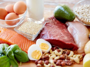 Ra chợ thấy loại quả trường sinh này không mua thì phí, giàu chất chống oxy hóa như trà xanh, protein hơn hẳn trứng