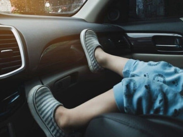 Hai em bé ngộ độc khí sau một giờ ngồi trong ôtô di chuyển