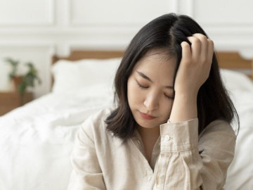 Dấu hiệu nào dễ gặp ở phụ nữ cảnh báo ung thư đang tới? Bất ngờ với thói quen ăn uống, chi tiêu cũng là lý do