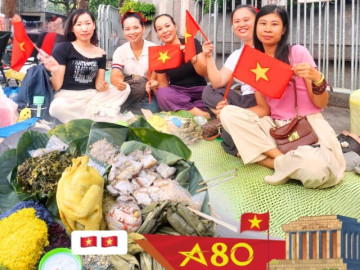 Gặp chủ nhân mâm xôi gà đợi xem diễu binh gây sốt MXH: Tôi muốn giới thiệu văn hóa ẩm thực của người Mường