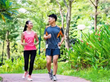 Trong 4 lựa chọn sau, bài tập nào không tốn tiền, lại giúp rèn sức khỏe nhanh để đi xem diễu binh?
