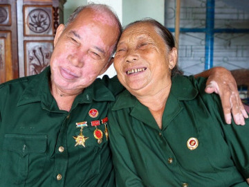 Cô y tá tìm lại người lính mất 2 chân, viết nên chuyện tình cổ tích suốt 50 năm