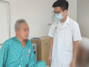 Người đàn ông quê Ninh Bình nguy kịch khi nặn mụn ở ngón chân