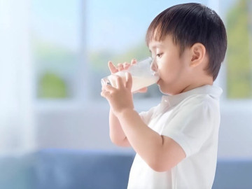 “Đòn bẩy cân nặng” nâng bật bé vẽ chuyện lớn nhờ bộ đôi HMO và FOS từ NTF GrowPLUS+