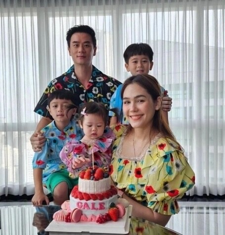 Bé gái gây sốt cõi mạng với biểu cảm ngộ nghĩnh, xinh như búp bê, hoá ra mẹ là “Nữ thần nội y” nổi tiếng nhất showbiz - 6