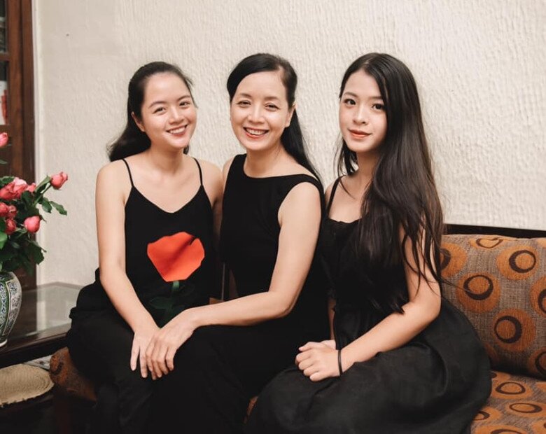 Bị kỷ luật vì lấy chồng sớm, nữ NSƯT giờ làm mẹ “lãi” được 2 con gái, diện mạo đứa trẻ hệt như tên gọi - 2