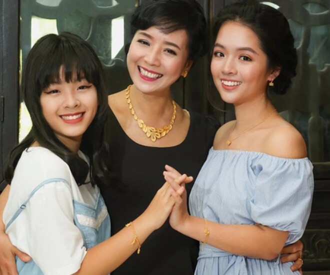 Nghệ sĩ Chiều Xuân và 2 cô con gái cực phẩm.