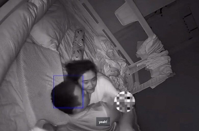 Camera ghi lại cảnh cặp vợ chồng thể hiện tình cảm lúc nửa đêm, phản ứng của con trai khi tỉnh giấc ai cũng cười xỉu - 5