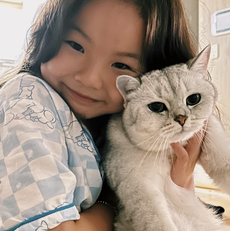 Mẹ đơn thân “gây sốt” show hẹn hò vì quá xinh đẹp, ngoài đời đã có con gái 9 tuổi - 4