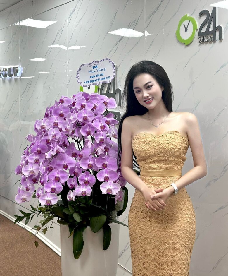Cựu MC VTV sinh con gái đẹp như “búp bê sống”, nhiều người khẳng định: Mẹ chuẩn đẹp tự nhiên, gen lại quá mạnh - 9