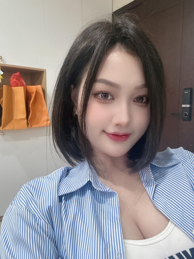 Cựu MC VTV sinh con gái đẹp như “búp bê sống”, nhiều người khẳng định: Mẹ chuẩn đẹp tự nhiên, gen lại quá mạnh - 10