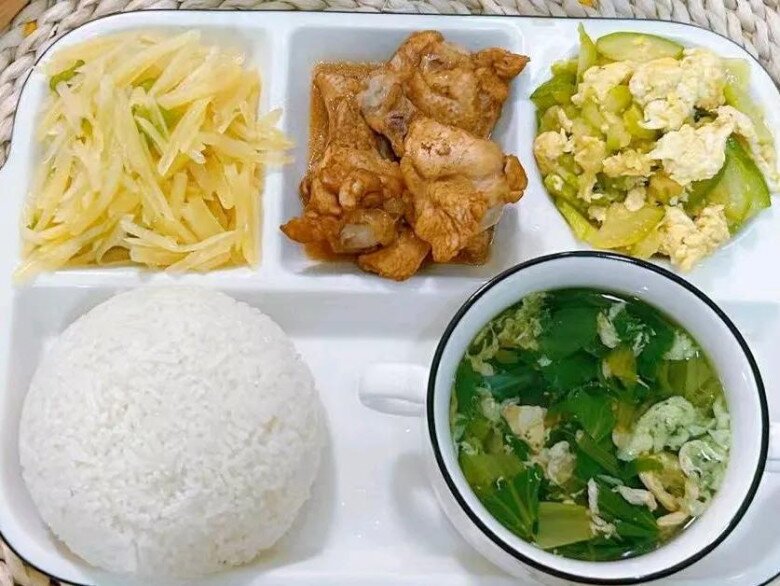 Đóng 36 nghìn đồng bữa trưa cho con ở trường mẫu giáo, phụ huynh “choáng” khi nhìn thấy đồ ăn cô giáo gửi - 5
