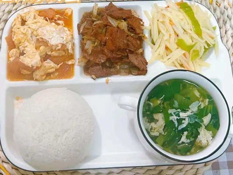 Đóng 36 nghìn đồng bữa trưa cho con ở trường mẫu giáo, phụ huynh “choáng” khi nhìn thấy đồ ăn cô giáo gửi - 8