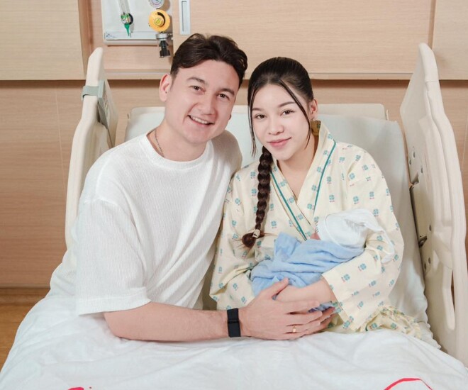 Gia đình nhỏ của hotgirl Yến Xuân và thủ môn Đặng Văn Lâm.