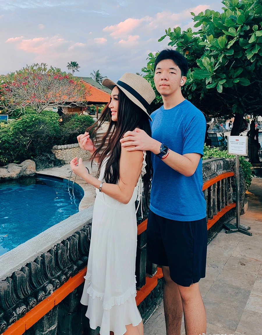 Không đẻ con cho chồng tỷ phú vì sợ xấu, nữ diễn viên nhận con nuôi và cái kết không ngờ khi đứa trẻ trưởng thành - 6