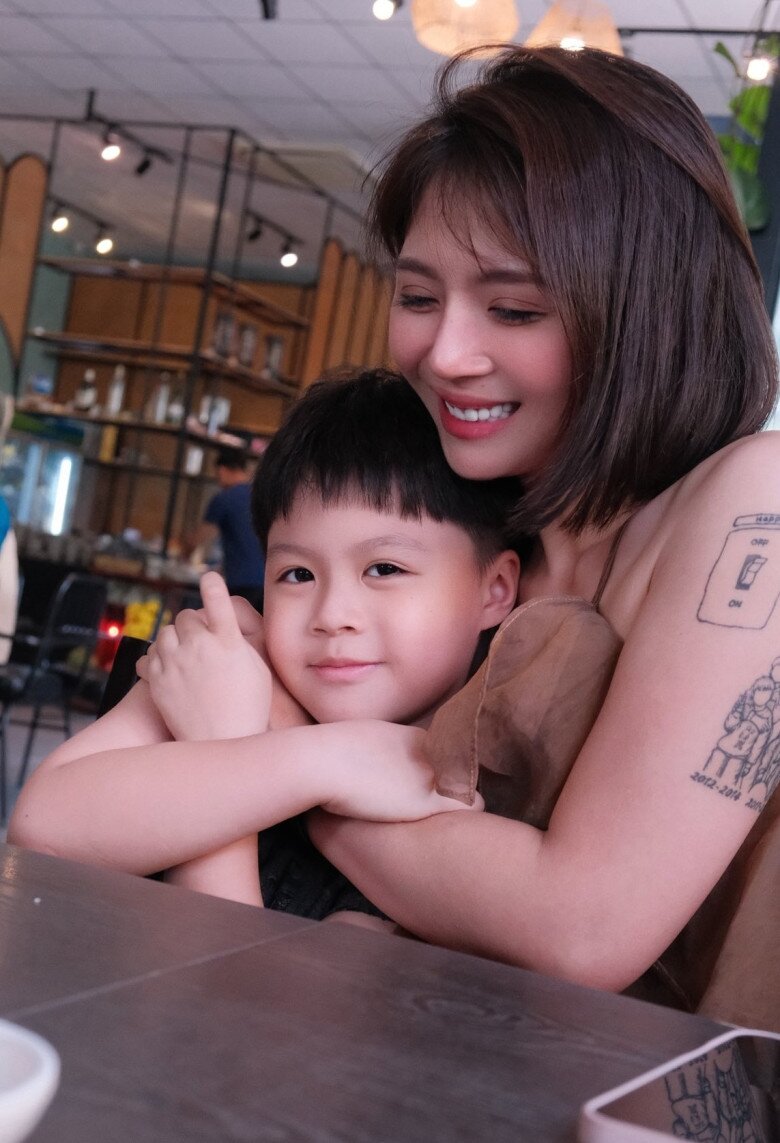 Làm mẹ đơn thân sau chia tay “soái ca” màn ảnh Việt, nữ Đại uý quân nhân ngày càng đẹp, dáng nuột như gái son - 7