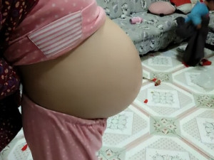 Bà mẹ đau khổ khi con gái 12 tuổi bụng đã phình to, đứa trẻ khóc nói xin lỗi mẹ