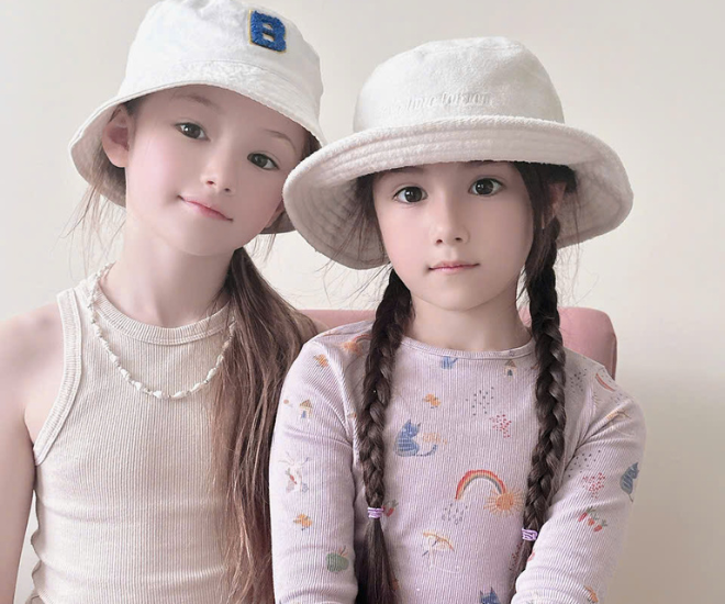2 cô con gái lai cực phẩm của mẹ trẻ 9X Bình Dương.