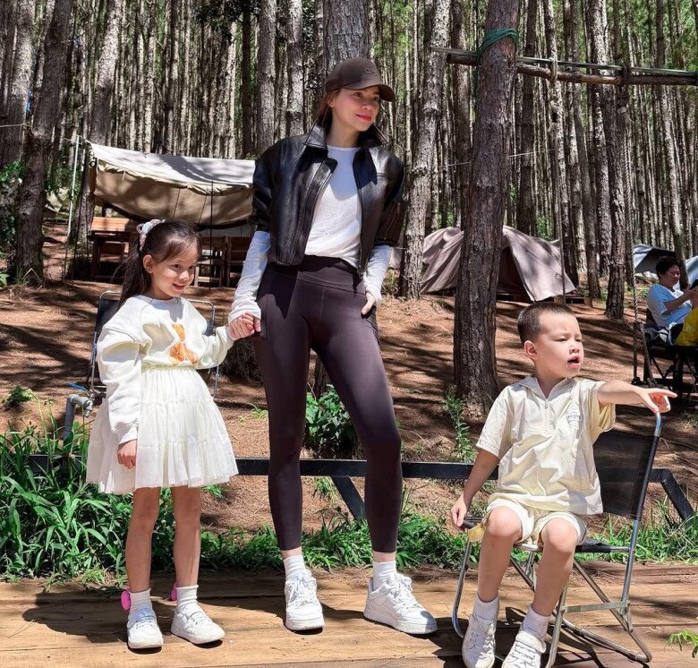Lisa con gái Hồ Ngọc Hà vào bếp làm đồ ăn sáng cho Leon, nhìn bữa ăn hiểu ngay vì sao cặp sinh đôi chân dài ngoằng - 9