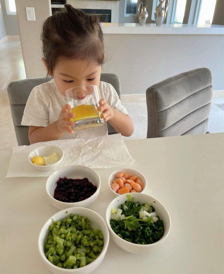 Bữa sáng của con gái ca sĩ Thanh Thảo.