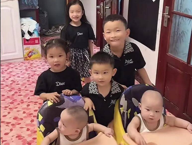 Mẹ bỉm sinh năm 2000 “gây sốt” mạng xã hội khi 6 năm sinh liên tiếp 3 cặp song sinh - 3