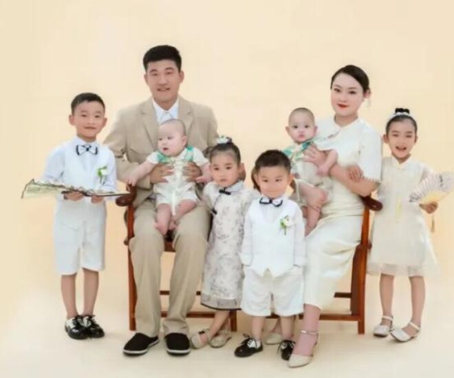 Mẹ bỉm sinh năm 2000 “gây sốt” mạng xã hội khi 6 năm sinh liên tiếp 3 cặp song sinh - 1