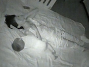 Yêu con - Có cô giúp việc con gái tối nào cũng ngủ sớm, tôi nghi ngờ lén đặt camera, biết lý do tôi tăng lương 20 triệu/tháng