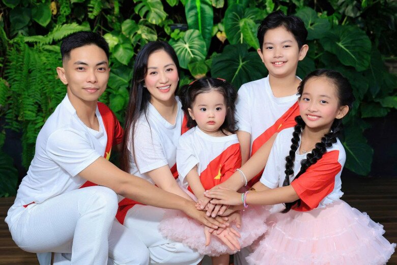 “Mợ chảnh” con gái Khánh Thi lúc nhỏ sinh non phải nằm lồng kính, giờ 7 tuổi cao lớn trắng xinh, mặt đẹp như mỹ nhân - 10
