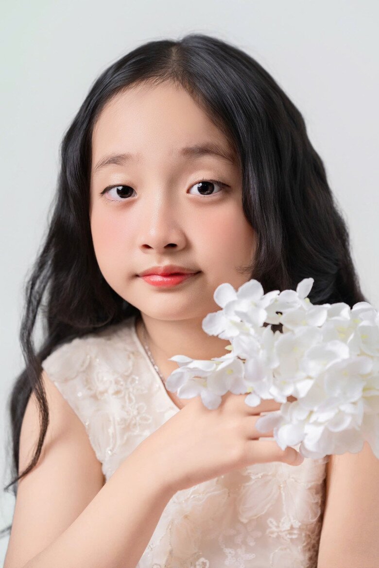 “Mợ chảnh” con gái Khánh Thi lúc nhỏ sinh non phải nằm lồng kính, giờ 7 tuổi cao lớn trắng xinh, mặt đẹp như mỹ nhân - 3