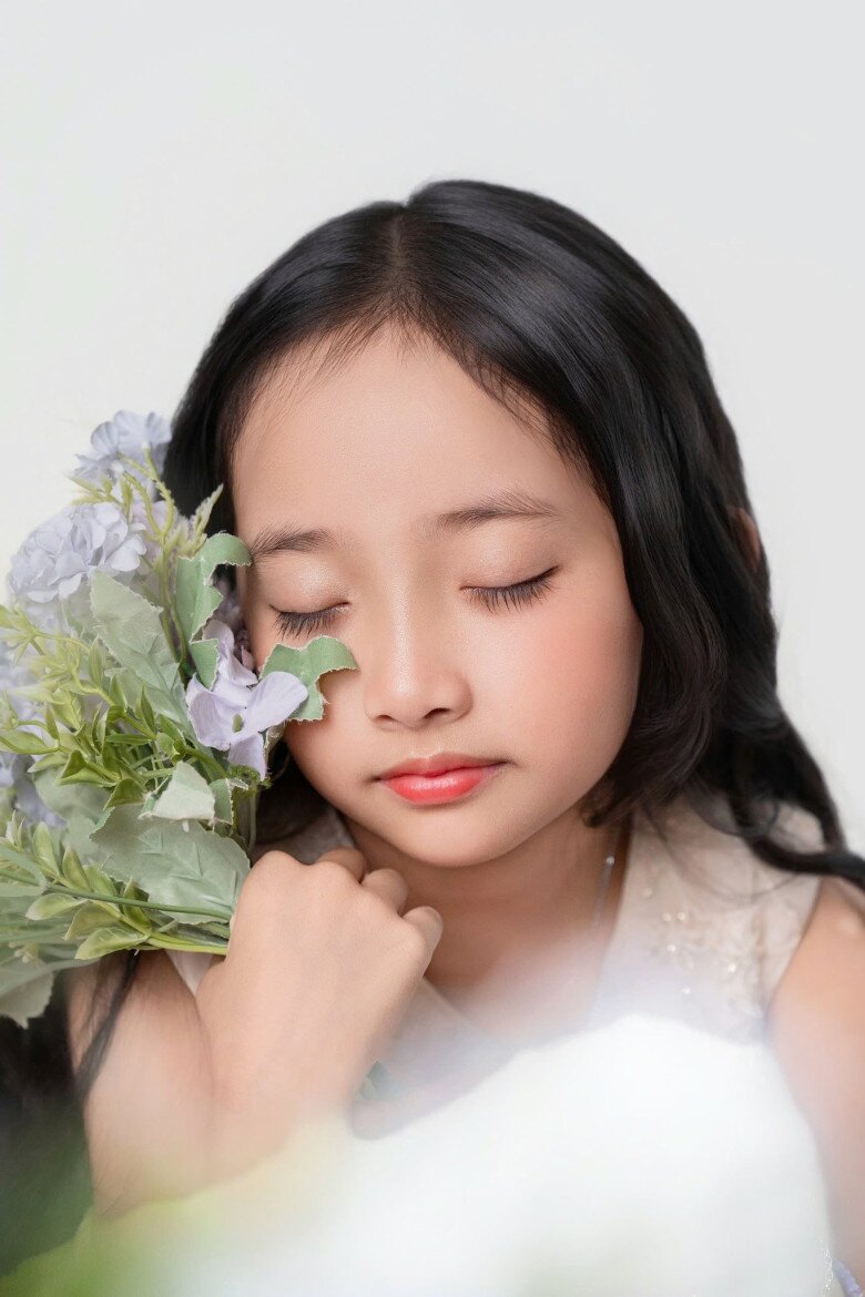 “Mợ chảnh” con gái Khánh Thi lúc nhỏ sinh non phải nằm lồng kính, giờ 7 tuổi cao lớn trắng xinh, mặt đẹp như mỹ nhân - 1