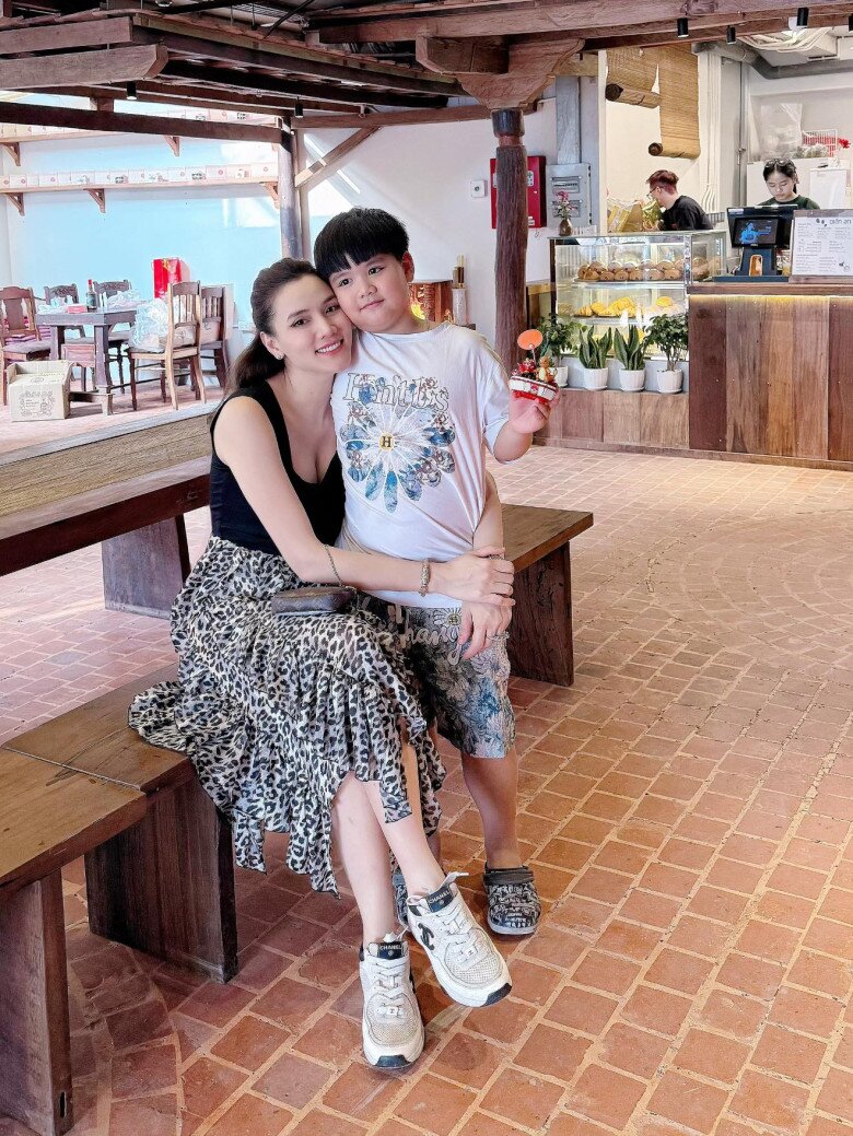 Trang Nhung rời showbiz ở ẩn 10 năm, giờ U40 sinh con thứ 3 cho chồng đạo diễn, làm mẹ sung sướng - 7