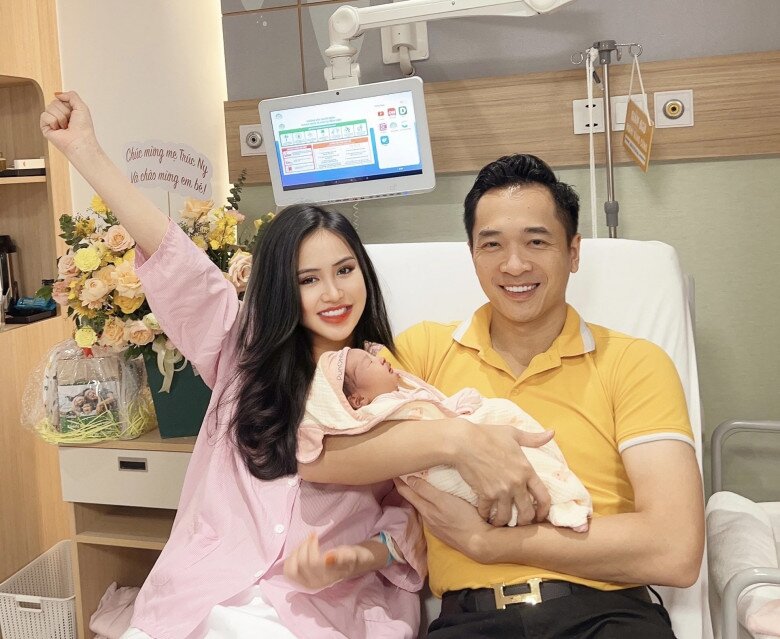 Á hậu quê Khánh Hòa 2 lần vất vả IVF sinh con cho nhà hào môn, ở ẩn nuôi dạy con quá khéo nên bố mẹ chồng cưng như trứng - 4