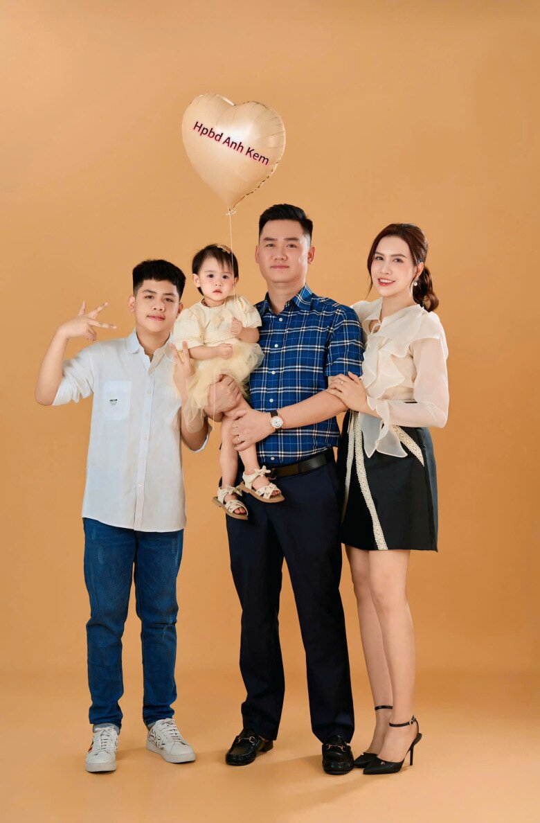 Trưởng ban phụ huynh lớp có xích mích với Phương Oanh gây bão MXH: Ngoài đời làm Thiếu tá Công an, sinh 2 con hệt chồng cùng ngành - 5
