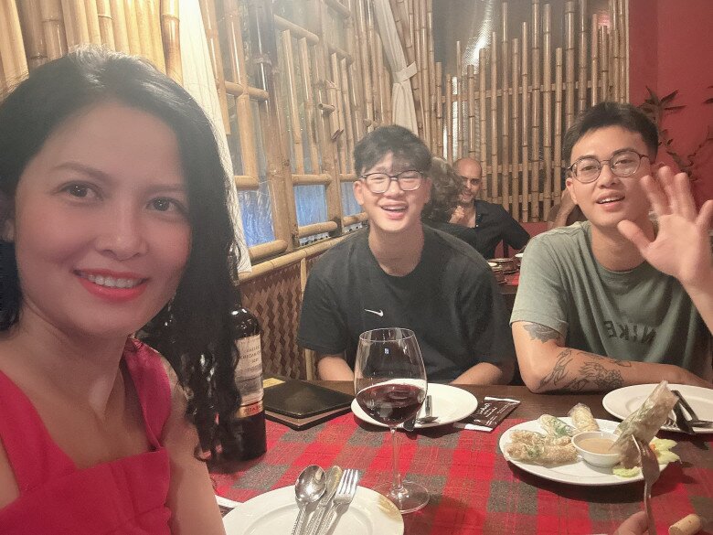 NSƯT là Thứ trưởng Bộ ngoại giao trong amp;#34;Mưa đỏamp;#34; ngoài đời làm mẹ đơn thân, U50 xinh đẹp amp;#34;tràn màn hìnhamp;#34; - 2