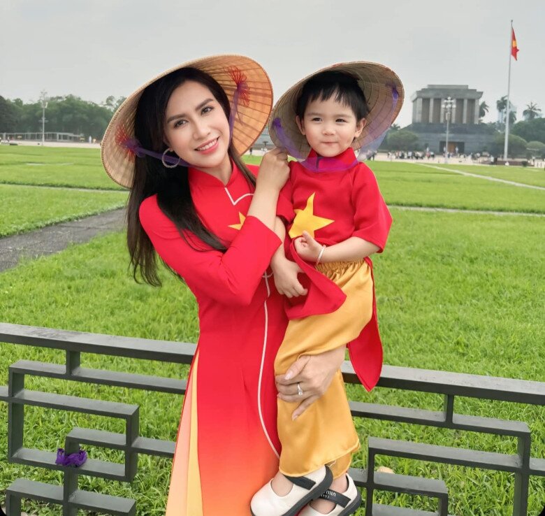 Trưởng ban phụ huynh lớp có xích mích với Phương Oanh gây bão MXH: Ngoài đời làm Thiếu tá Công an, sinh 2 con hệt chồng cùng ngành - 7