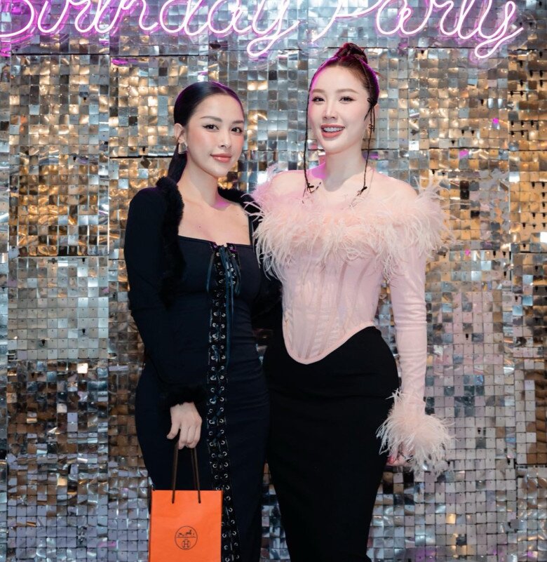 Sinh 2 con, chị dâu Bảo Thy vẫn nuột như gái son, ra đường là phải về nhà trước 11 giờ đêm vì amp;#34;chồng hay ghenamp;#34; - 8
