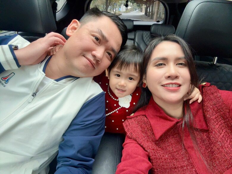 Trưởng ban phụ huynh lớp có xích mích với Phương Oanh gây bão MXH: Ngoài đời làm Thiếu tá Công an, sinh 2 con hệt chồng cùng ngành - 9
